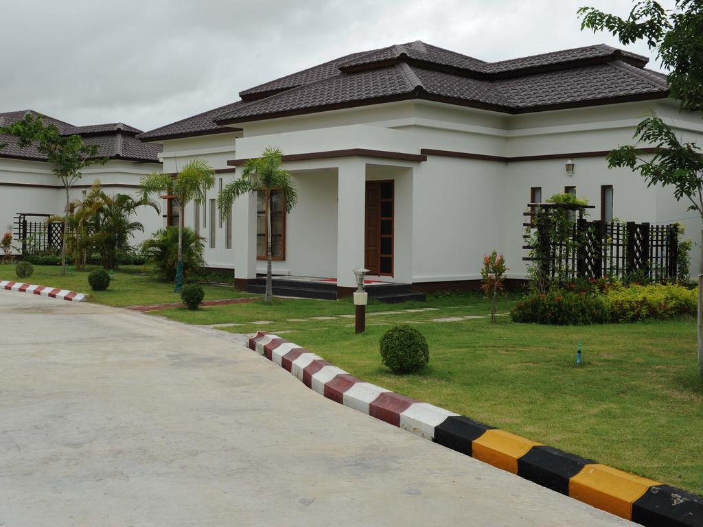 The Golden Lake Hotel Naypyidaw Kültér fotó