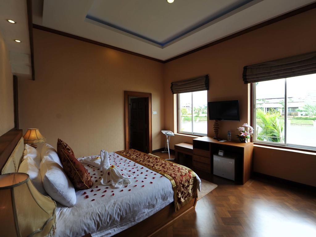 The Golden Lake Hotel Naypyidaw Kültér fotó