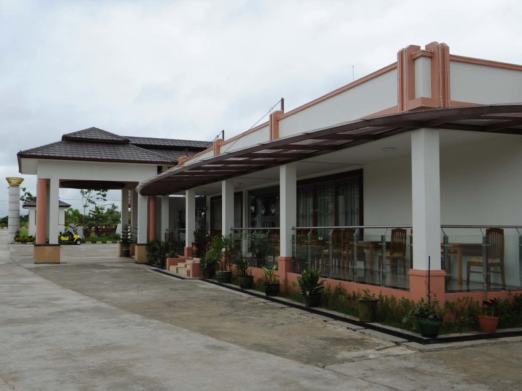 The Golden Lake Hotel Naypyidaw Kültér fotó