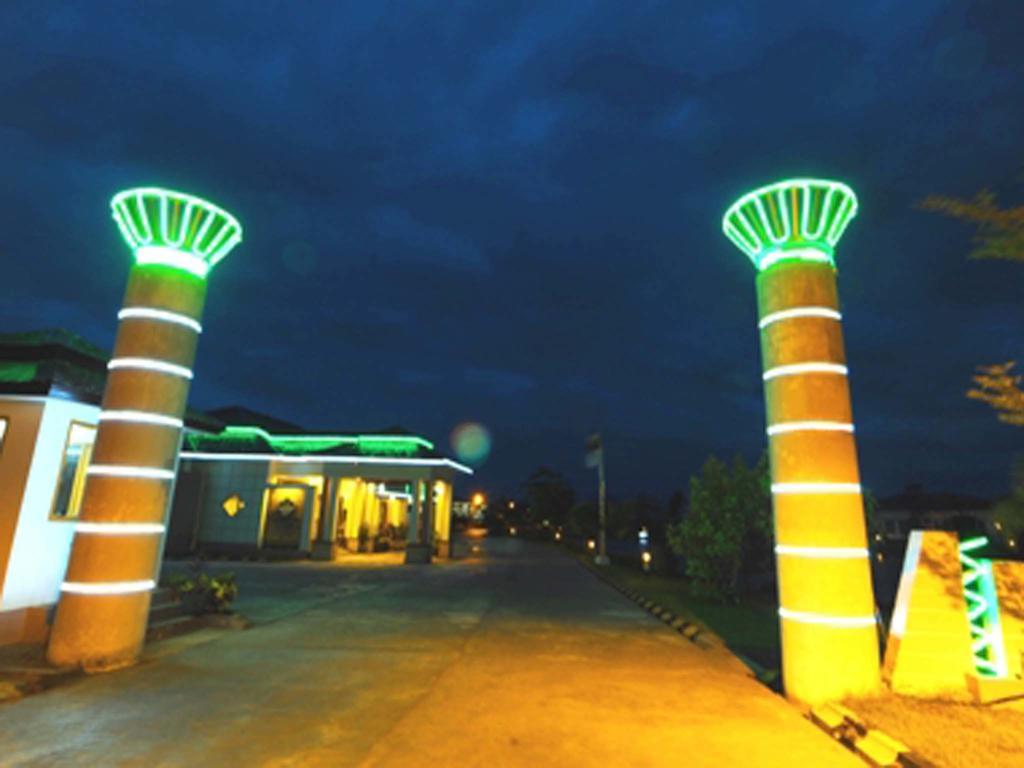 The Golden Lake Hotel Naypyidaw Kültér fotó
