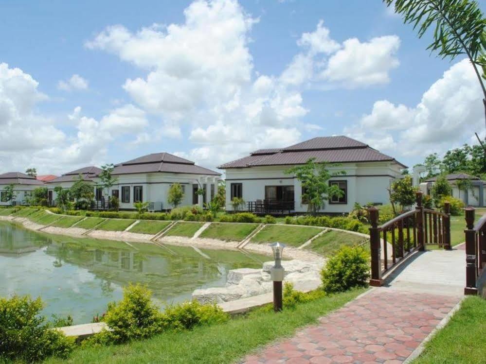 The Golden Lake Hotel Naypyidaw Kültér fotó