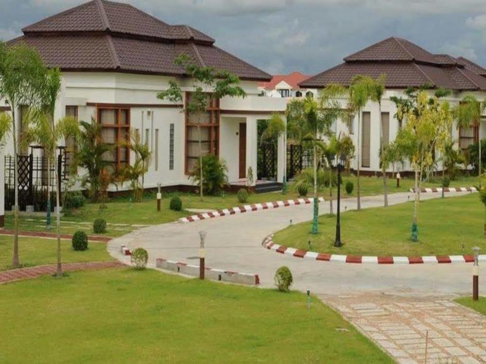 The Golden Lake Hotel Naypyidaw Kültér fotó